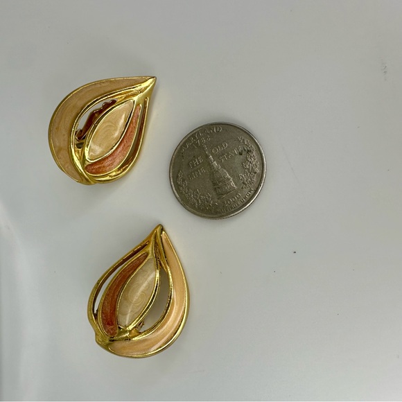 Vintage 3” Enamel Gold-Tone Pink Funky Oversized Leaf Clip Earrings - Picture 5 of 7